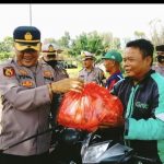 Kapolres Mesuji bersama TNI Dan PC NU Laksanakan Bhakti Sosial Bagikan Bansos 400 Paket Sembako