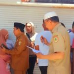 Tiga Pejabat Pemkab Bursel Gelar Nomor Undian Bagi Pedagang PKL Namrole