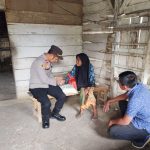 Kapolsek Gedung Aji Berikan Bangsos Ke Nenek Nurjanah