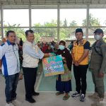 Aparatur Desa Sidang Kurnia Agung Salurkan Dana BLT-DD Tahap 4 Kepada 94 KPM.