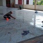 Aparatur Desa Panggung Jaya Lanjutkan Pembangunan Balai Desa Menggunakan Anggaran APBDes.