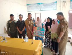 Aparatur Desa Sidang Way Puji Salurkan Bantuan BLT-DD Tahap 3 Ke 23 KPM.