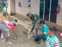 Babinsa 426-05 PA, Bantu Warga Cetak Batako Untuk Pembangunan Rumah.