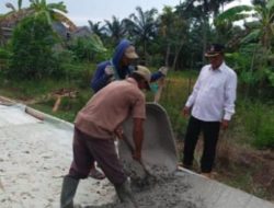 Tingkatkan Aksesibilitas Warga, Pemerintah Desa Panggung Jaya Bangun Jalan Rabat Beton