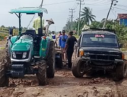 Brigade Pangan Berkah Sari Karya,Bersinergi Dengan Warga Perbaiki Jalan Desa Rusak Parah
